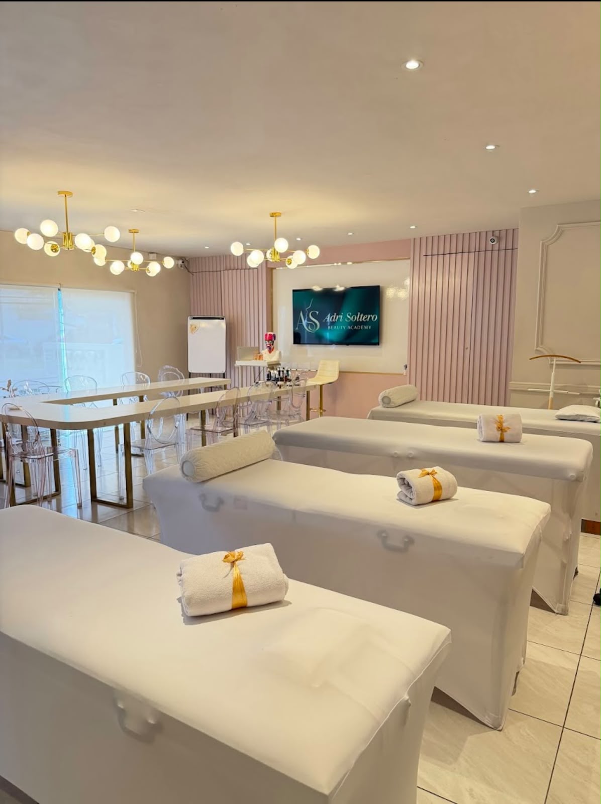 Salón de clases de Adri Soltero Beauty Academy
